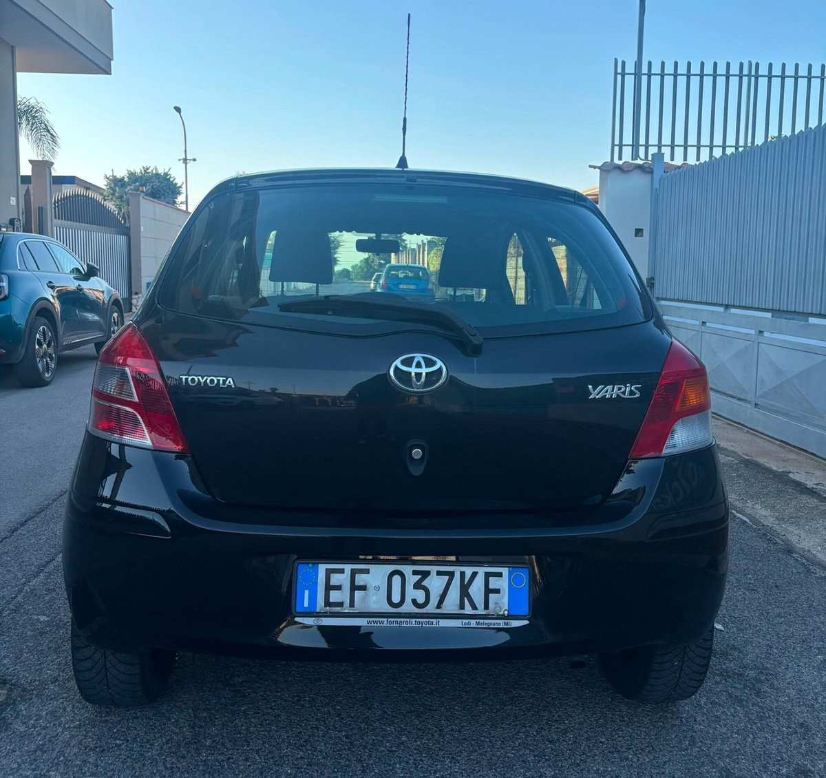Toyota Yaris 1.0 5 porte Sol (5)