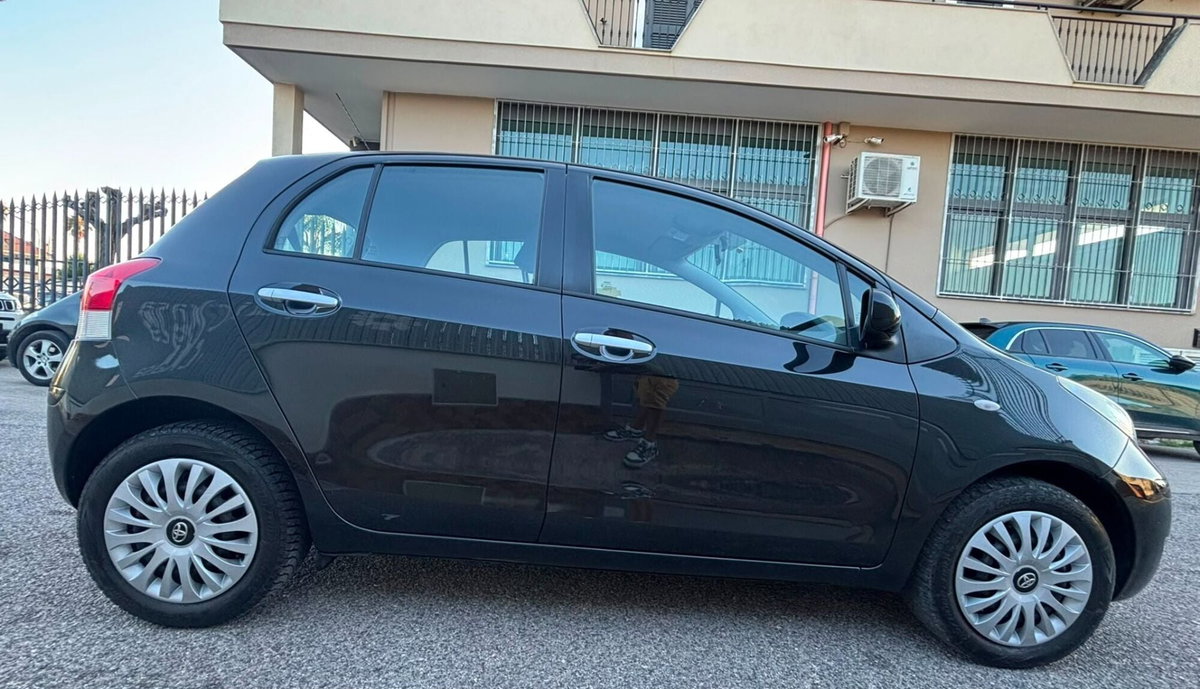 Toyota Yaris 1.0 5 porte Sol (7)