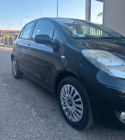 Toyota Yaris 1.0 5 porte Sol (8)