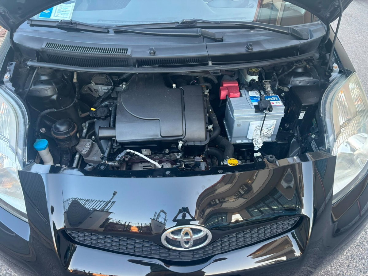 Toyota Yaris 1.0 5 porte Sol (9)