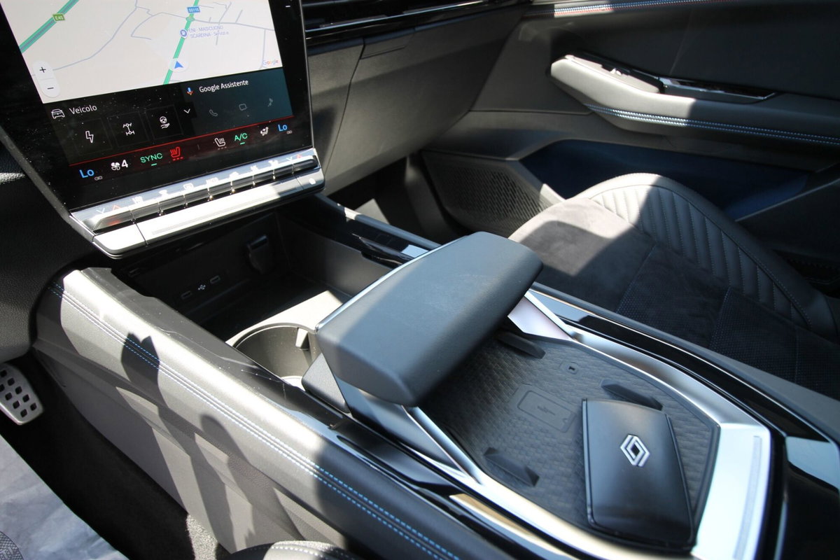 Renault Rafale 1.2 full hybrid esprit Alpine 200cv auto (13)
