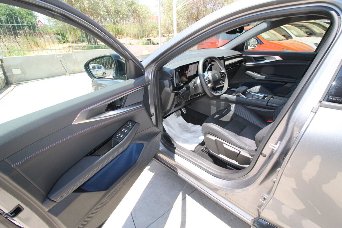 Renault Rafale 1.2 full hybrid esprit Alpine 200cv auto (17)