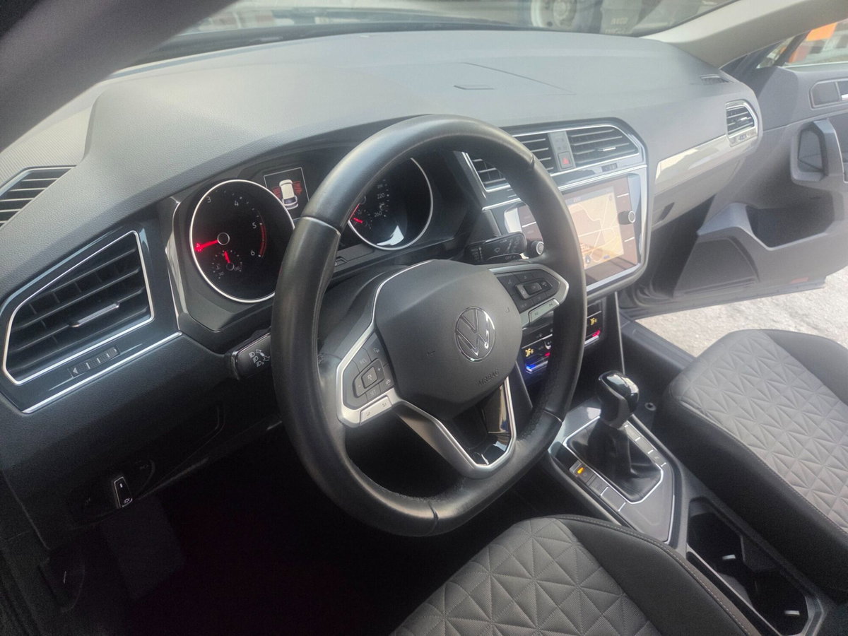 Volkswagen Tiguan 2.0 TDI 150 CV SCR DSG 4MOTION Elegance (12)