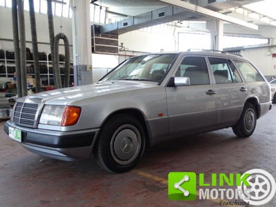 Mercedes-Benz 200 Station Wagon 200 TE-16 cat Station Wagon usata