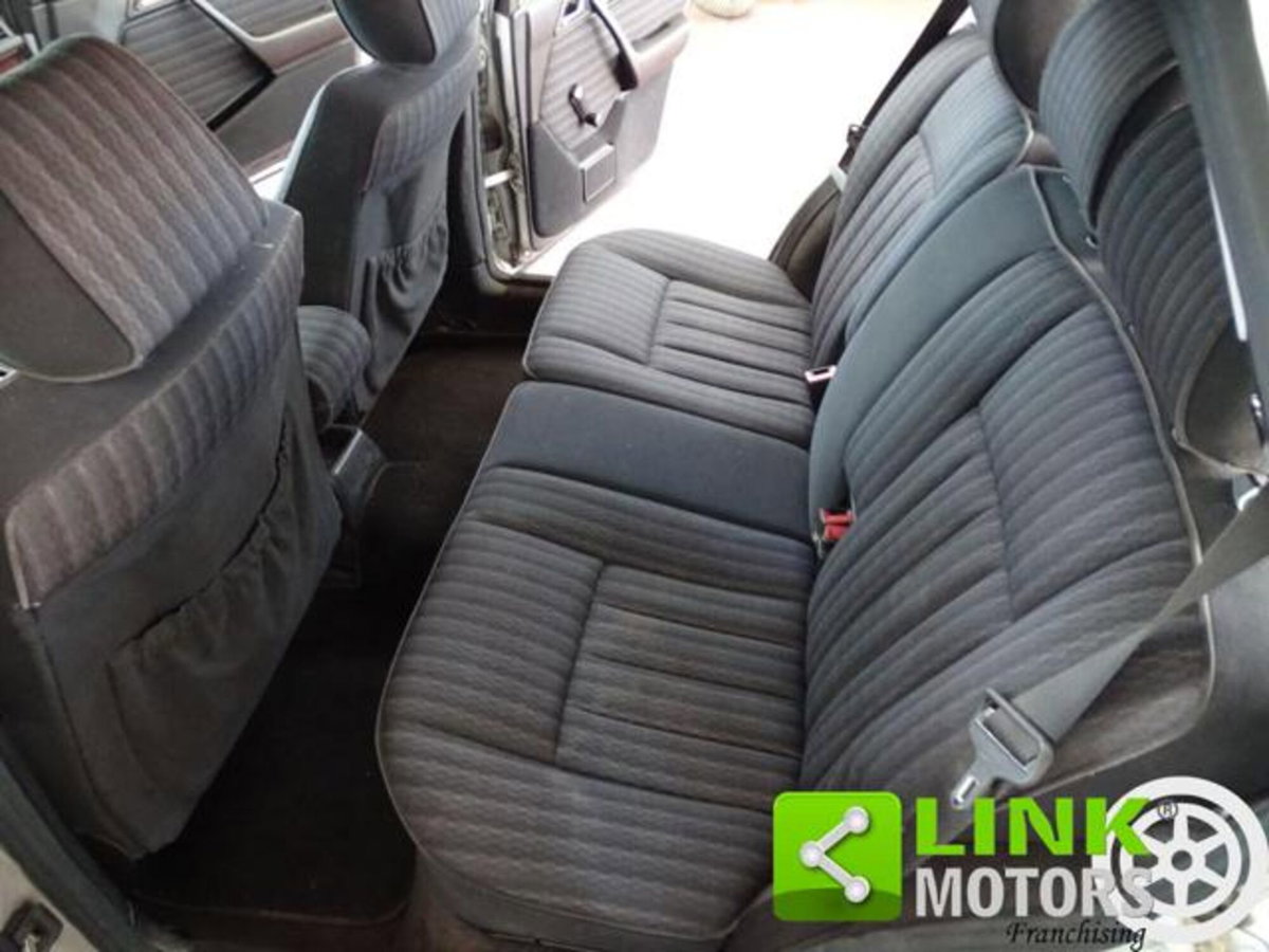 Mercedes-Benz 200 Station Wagon 200 TE-16 cat Station Wagon (14)