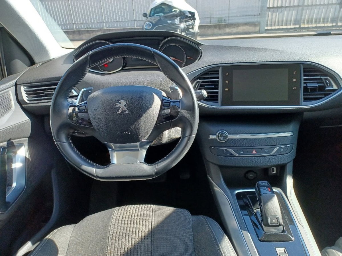 Peugeot 308 BlueHDi 130 S&S EAT8 Allure Pack (7)