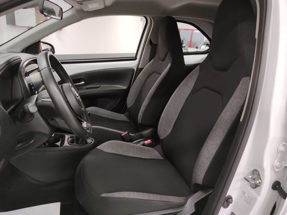 Toyota Aygo X 1.0 Active 72cv (10)