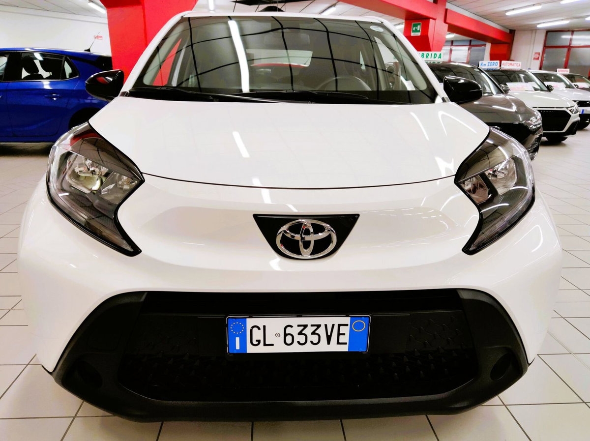 Toyota Aygo X 1.0 Active 72cv (2)