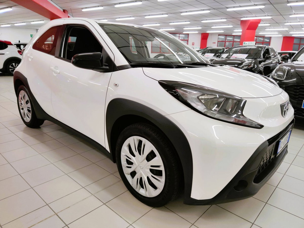 Toyota Aygo X 1.0 Active 72cv (3)