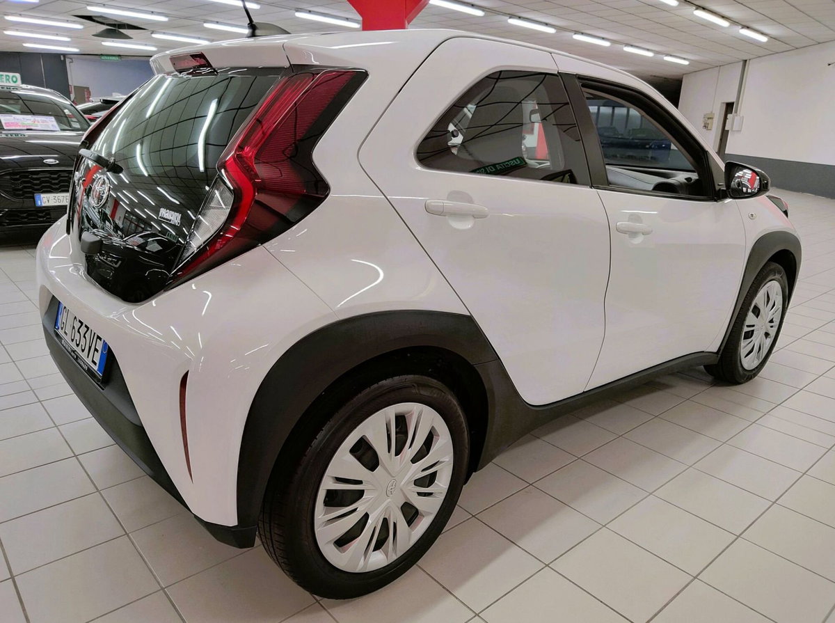 Toyota Aygo X 1.0 Active 72cv (4)