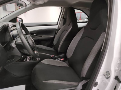 Toyota Aygo X 1.0 Active 72cv (10)