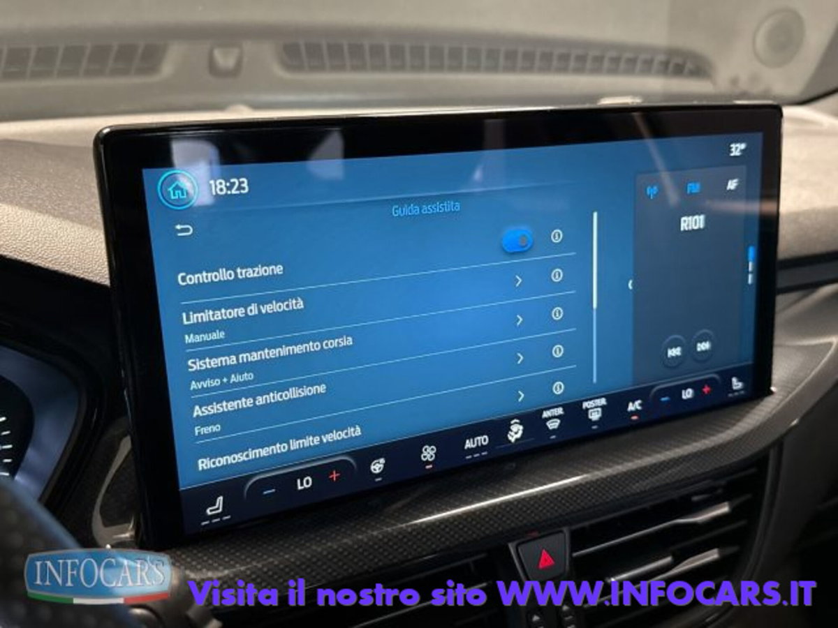Ford Focus Station Wagon 1.0 EcoBoost Hybrid 155 CV SW ST-Line (15)