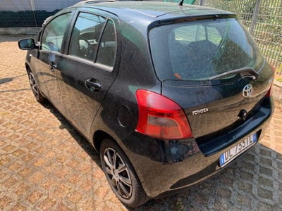 Toyota Yaris 1.3 5 porte (3)