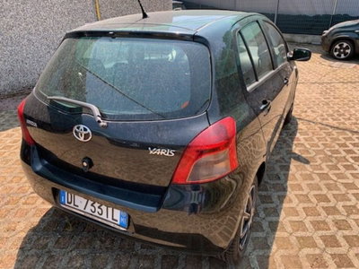 Toyota Yaris 1.3 5 porte (4)
