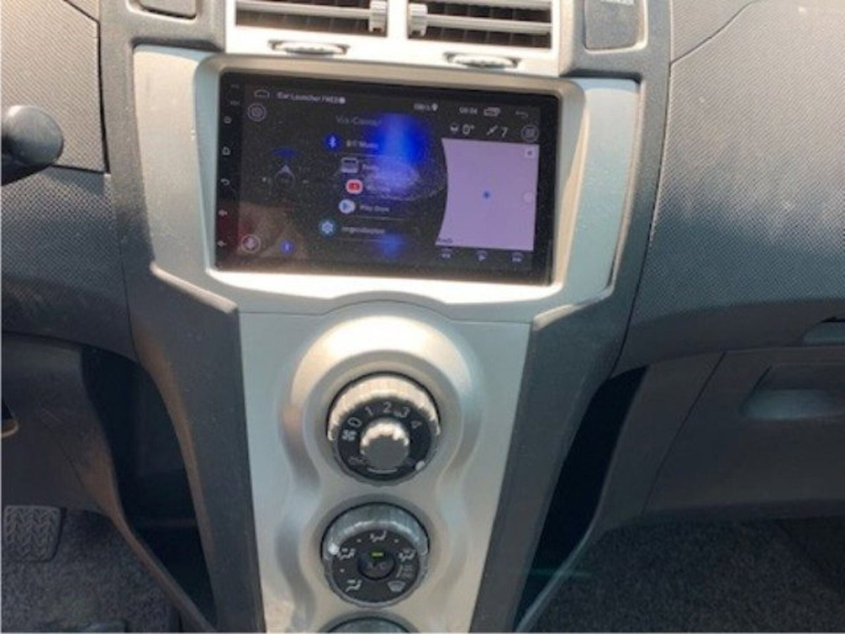 Toyota Yaris 1.3 5 porte (7)