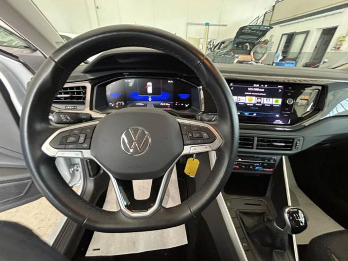 Volkswagen Polo 1.0 tsi Life 95cv (12)