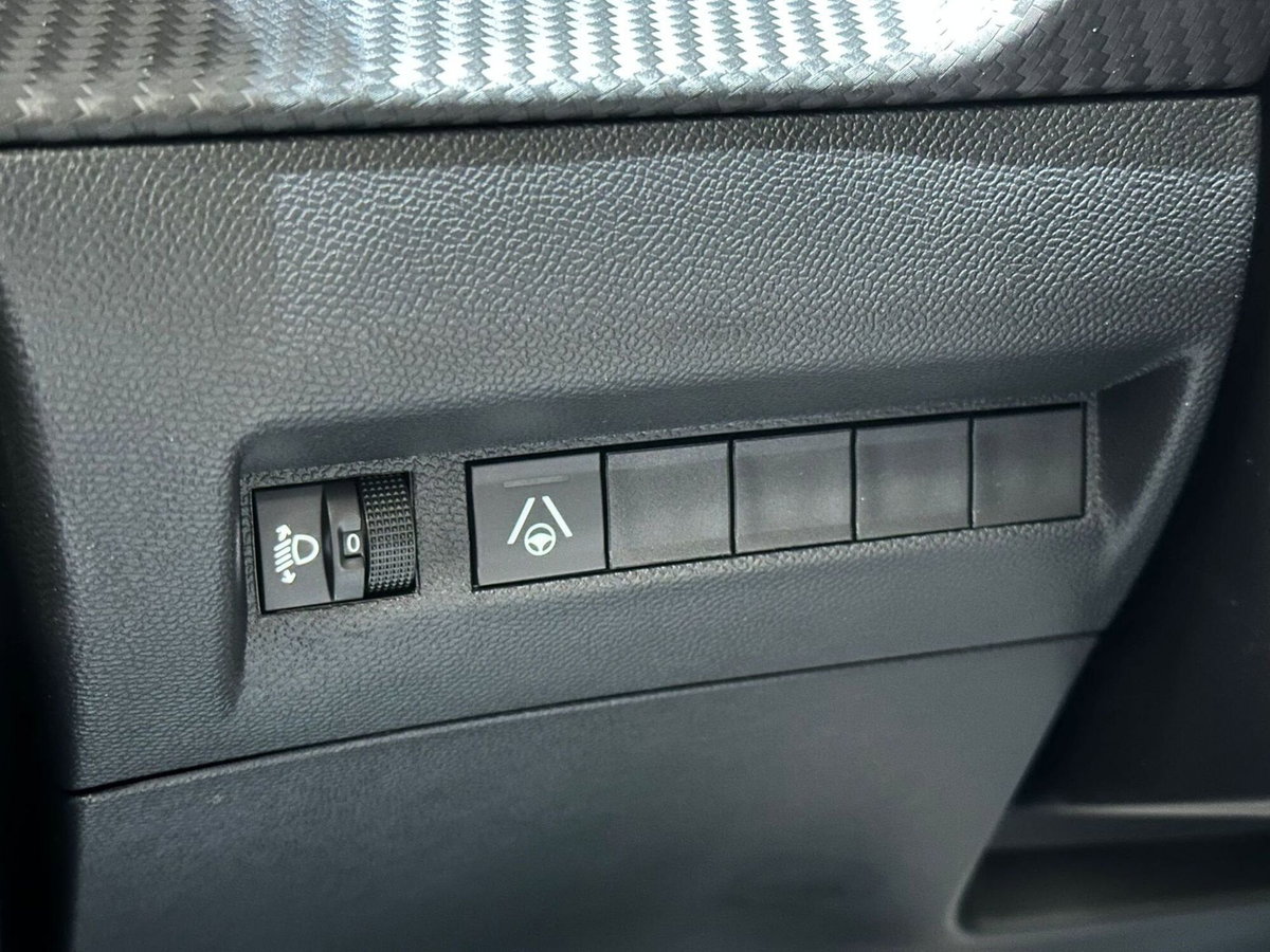 Peugeot 2008 1.2 hybrid Allure 145cv e-dcs6 (17)