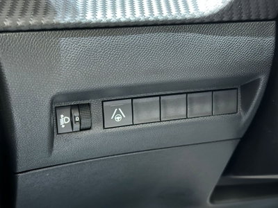 Peugeot 2008 1.2 hybrid Allure 145cv e-dcs6 (17)