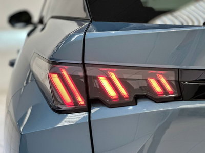 Peugeot 3008 1.2 hybrid Allure 145cv e-dcs6 (16)