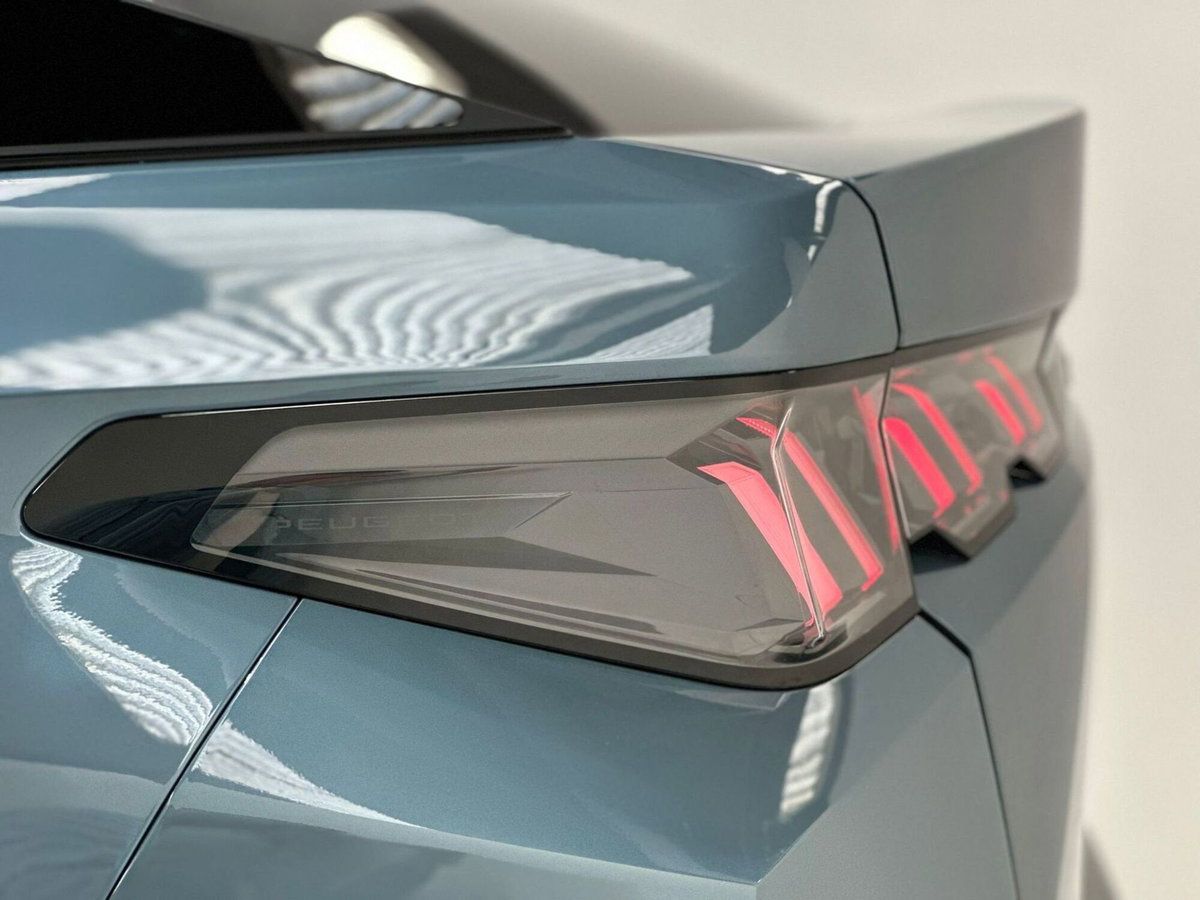 Peugeot 3008 1.2 hybrid Allure 145cv e-dcs6 (17)