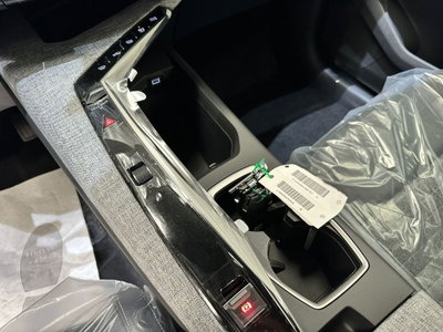 Peugeot 3008 1.2 hybrid Allure 145cv e-dcs6 (9)