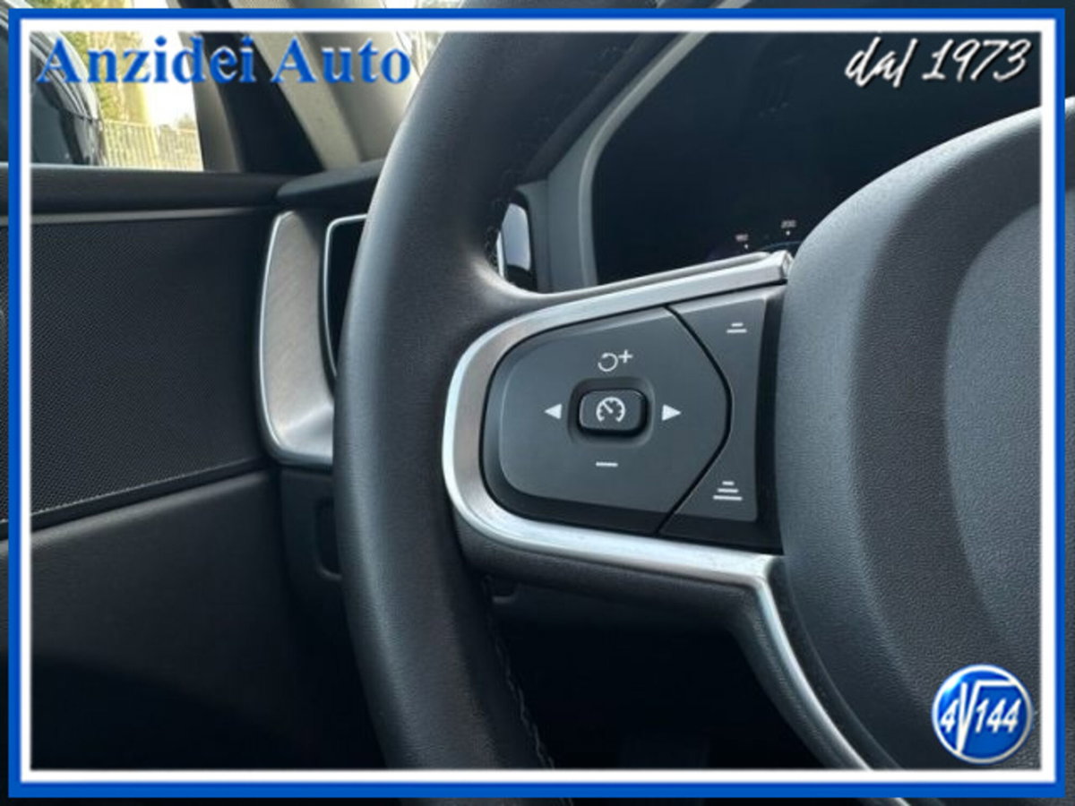 Volvo XC60 B4 (d) AWD Geartronic Momentum Pro (17)