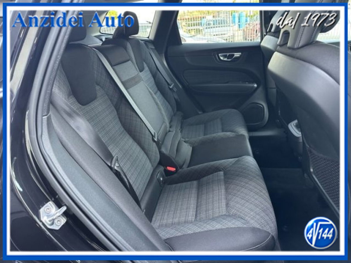Volvo XC60 B4 (d) AWD Geartronic Momentum Pro (9)