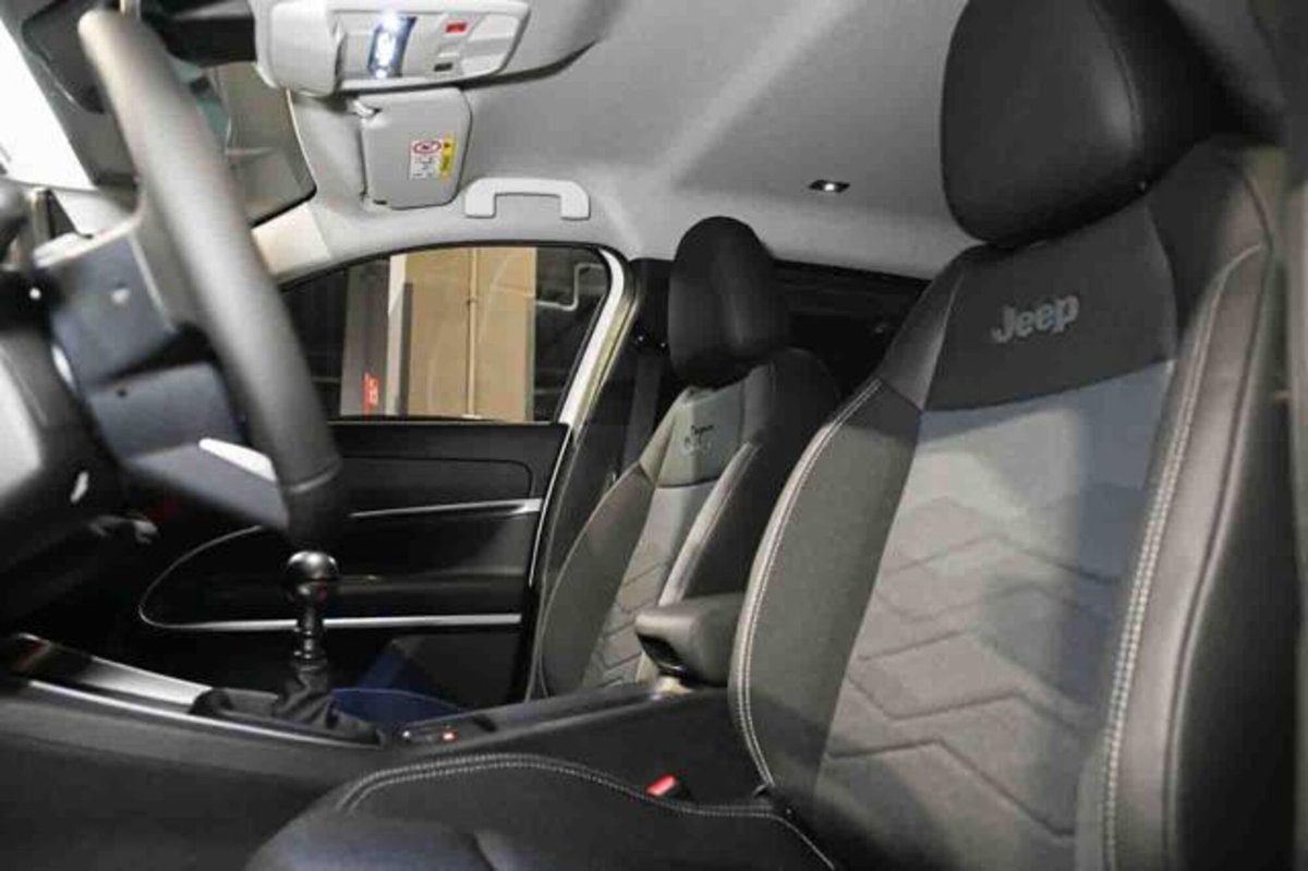 Jeep Avenger 1.2 turbo Summit fwd 100cv (10)