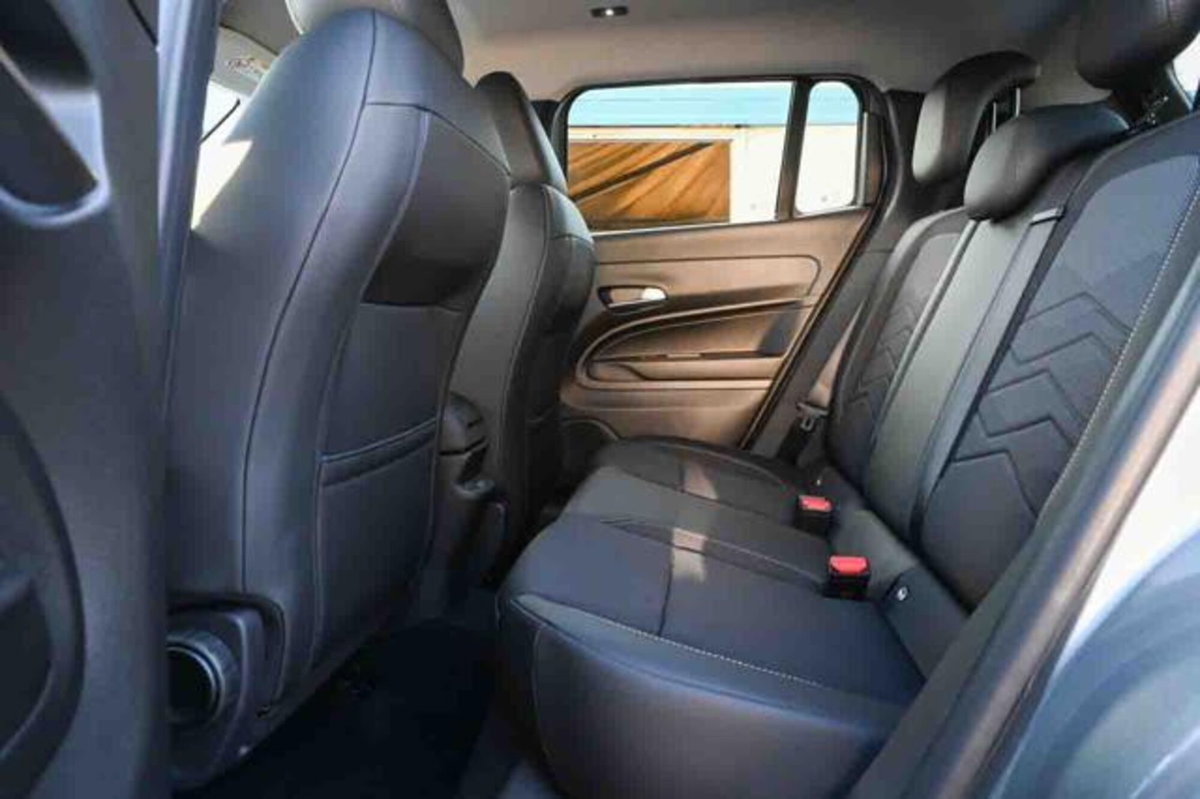 Jeep Avenger 1.2 turbo Summit fwd 100cv (11)