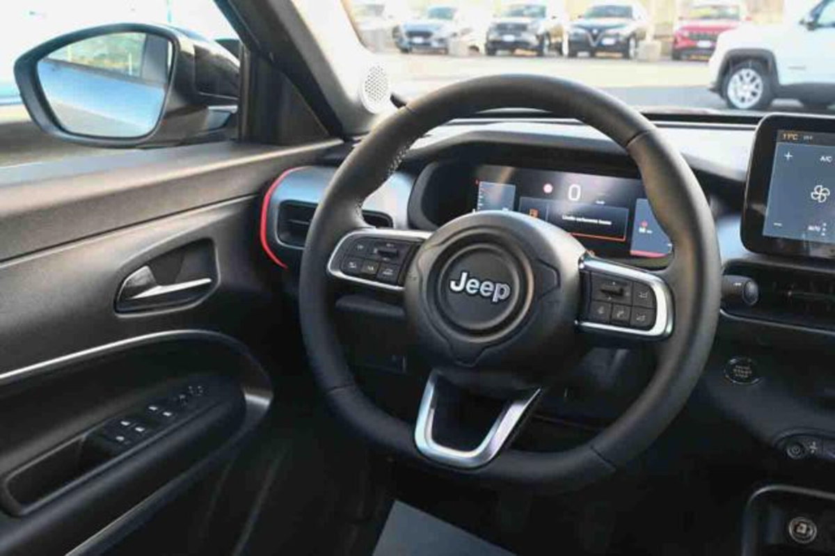 Jeep Avenger 1.2 turbo Summit fwd 100cv (12)