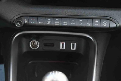 Jeep Avenger 1.2 turbo Summit fwd 100cv (15)