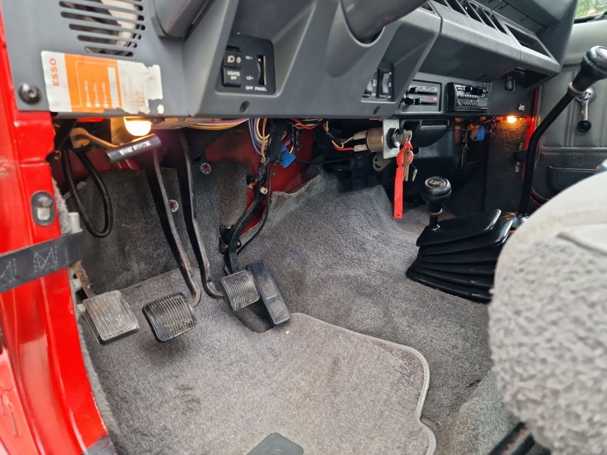 Jeep Wrangler 2.5 Laredo (16)