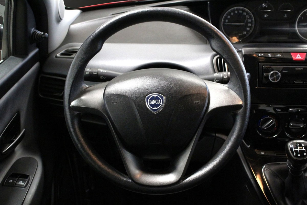 Lancia Ypsilon 1.2 69 CV 5 porte Silver (13)