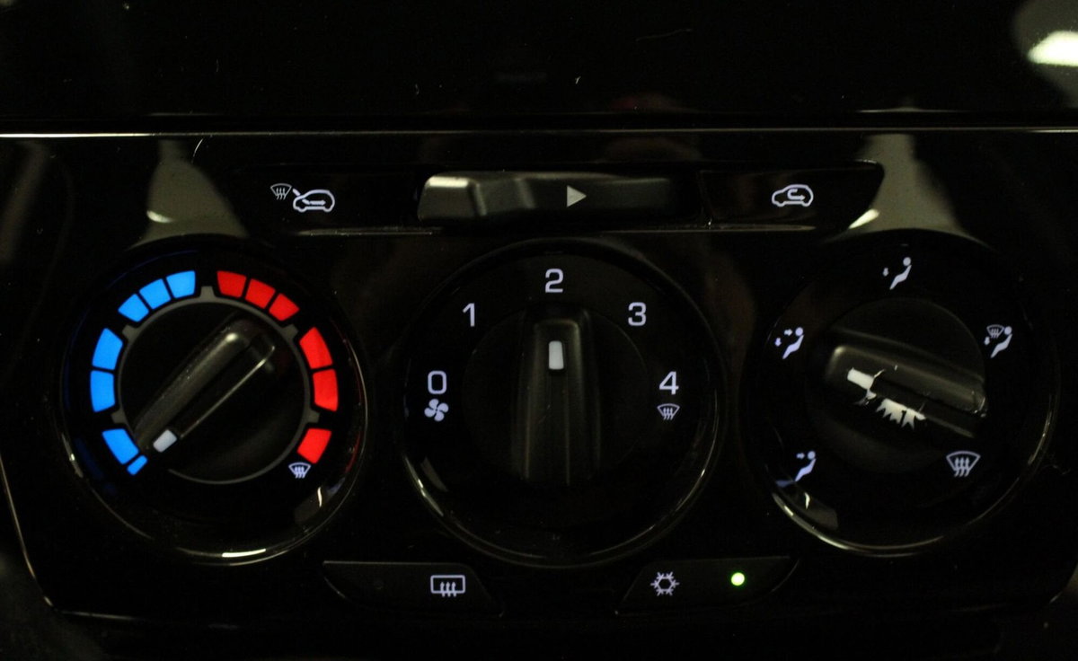 Lancia Ypsilon 1.2 69 CV 5 porte Silver (17)