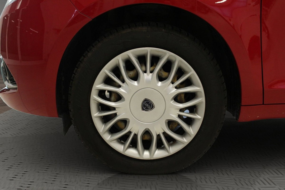 Lancia Ypsilon 1.2 69 CV 5 porte Silver (3)