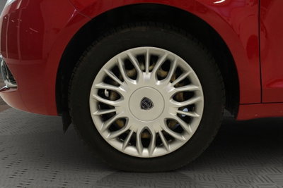 Lancia Ypsilon 1.2 69 CV 5 porte Silver (3)