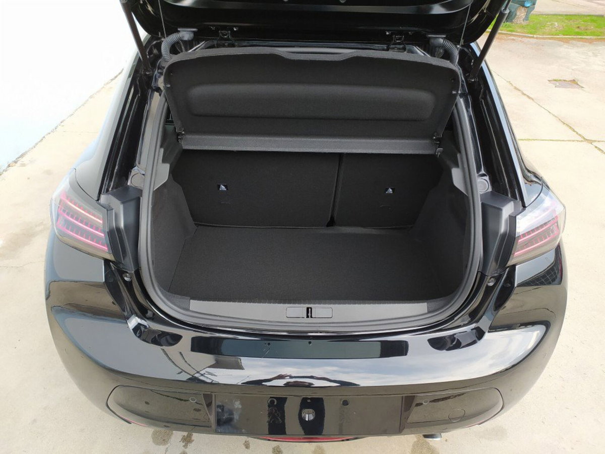Peugeot 208 motore elettrico 136 CV 5 porte GT (15)