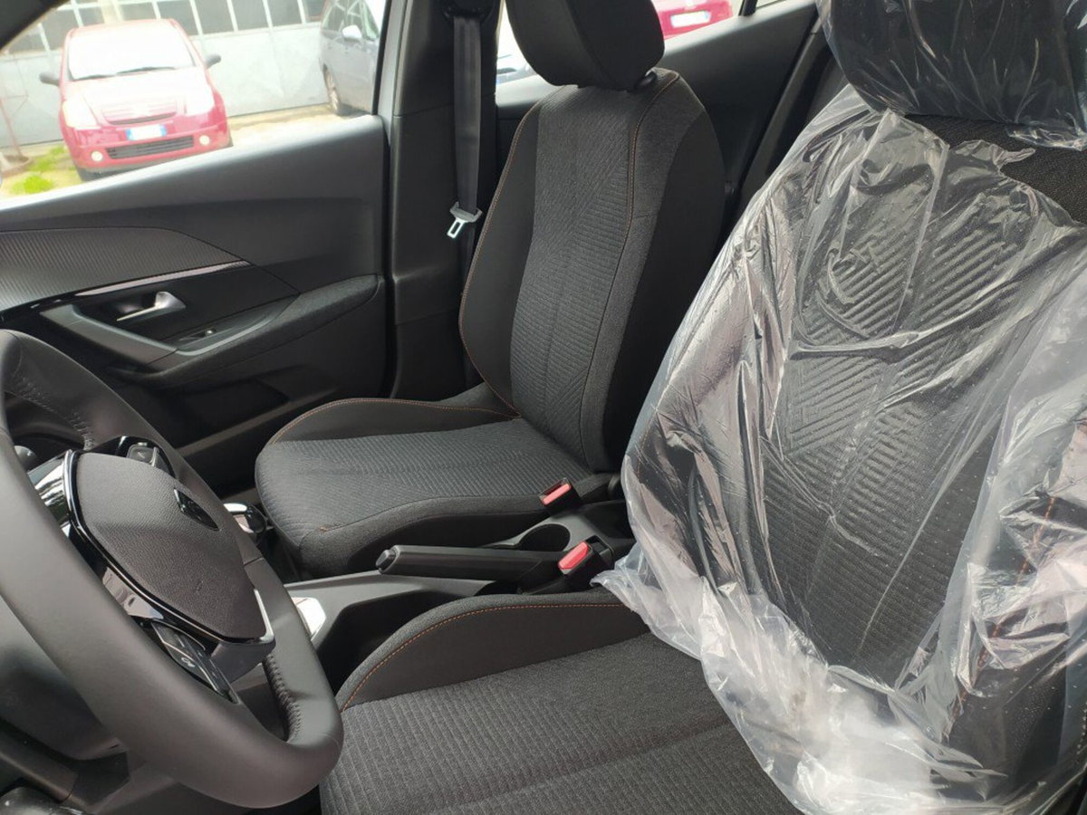 Peugeot 2008 1.2 puretech Style s&s 100cv (18)