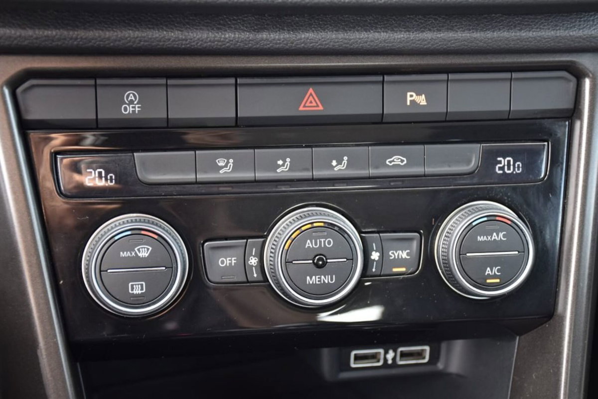 Volkswagen T-Roc 1.6 TDI SCR Business BlueMotion Technology (12)