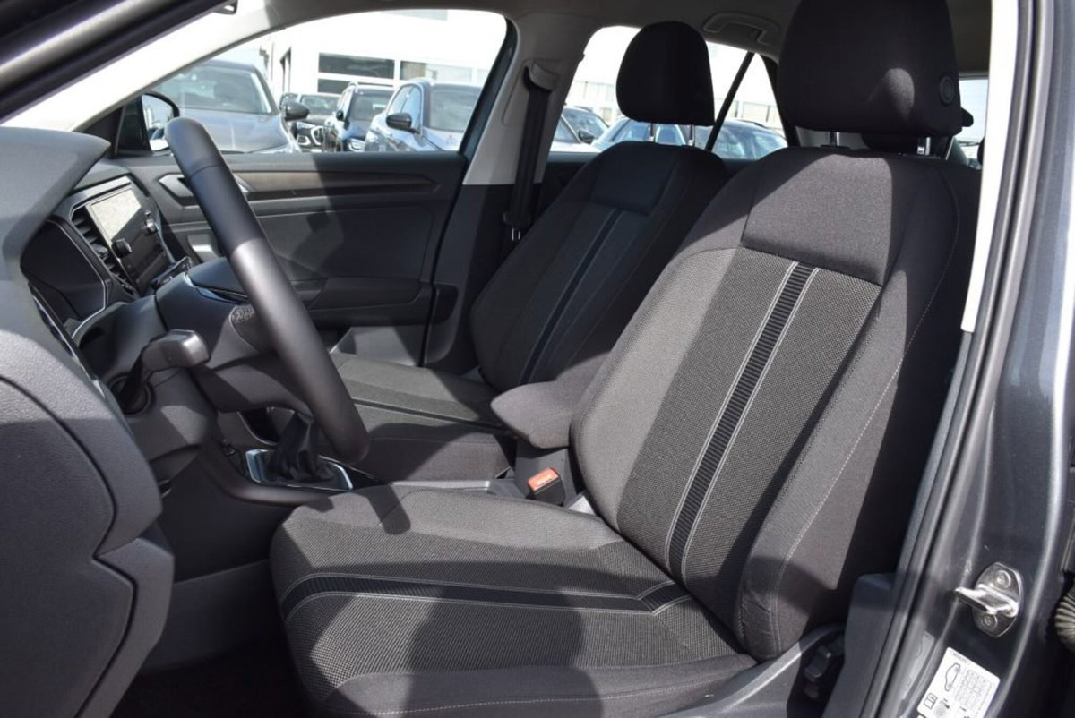 Volkswagen T-Roc 1.6 TDI SCR Business BlueMotion Technology (8)