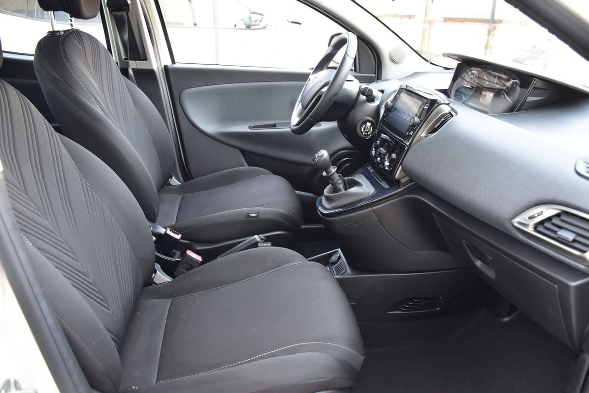 Lancia Ypsilon 1.2 69 CV 5 porte GPL Gold Plus (13)