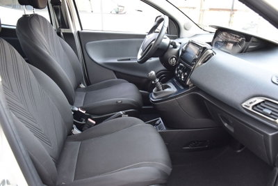 Lancia Ypsilon 1.2 69 CV 5 porte GPL Gold Plus (13)