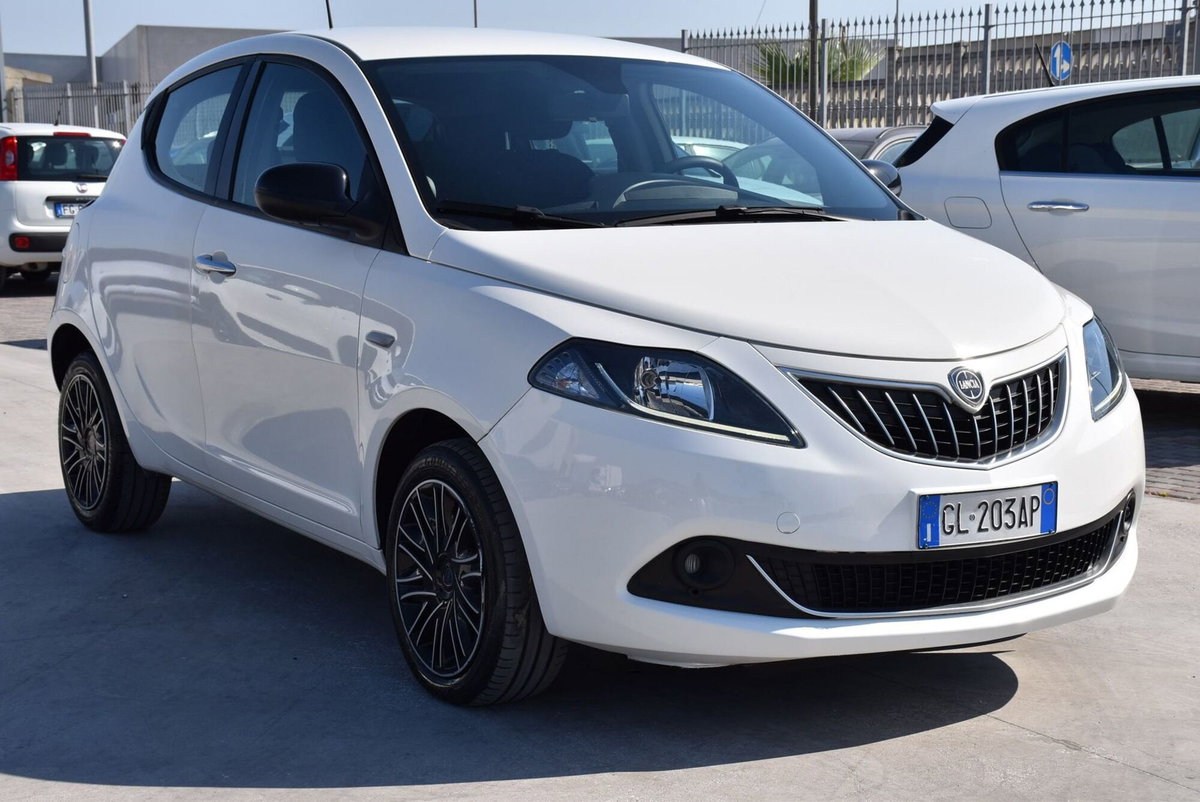 Lancia Ypsilon 1.2 69 CV 5 porte GPL Gold Plus (3)