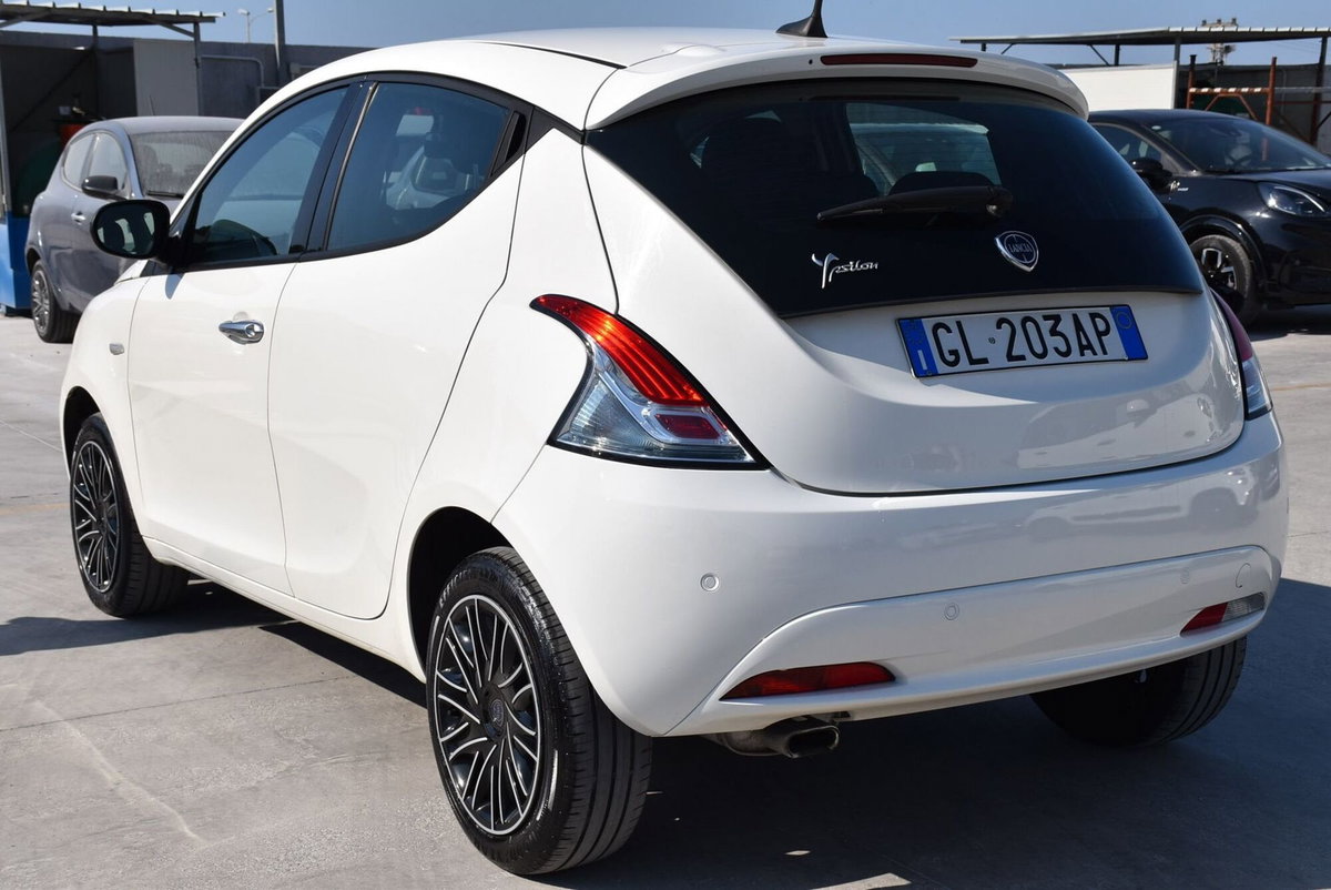 Lancia Ypsilon 1.2 69 CV 5 porte GPL Gold Plus (6)