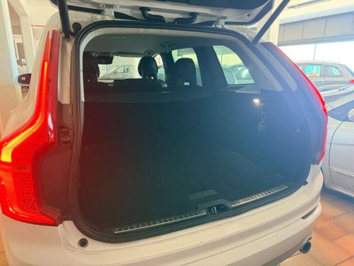 Volvo XC90 B5 (d) AWD automatico Core (8)