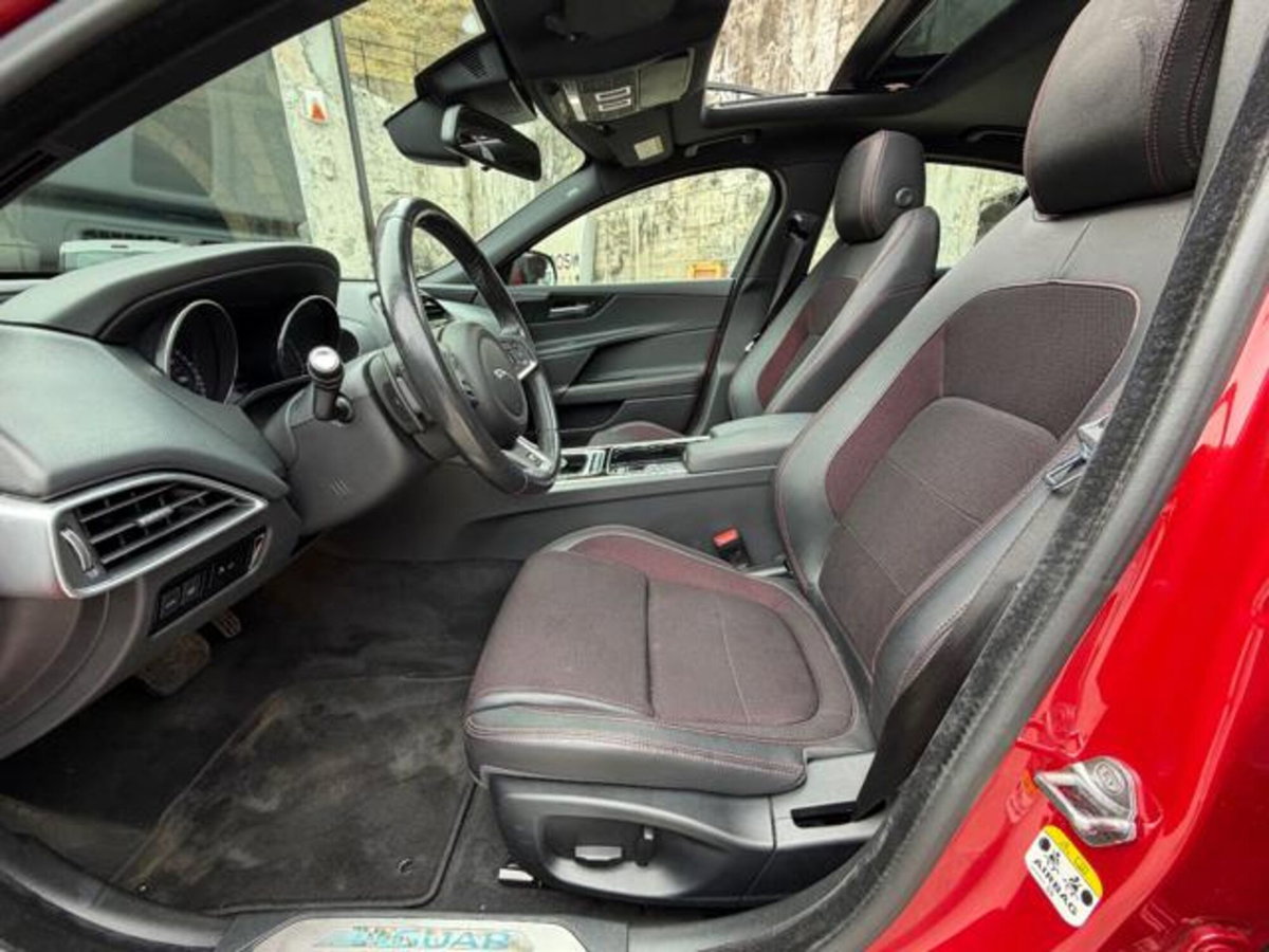 Jaguar XE 2.0 D Turbo 180CV aut. R-Sport (10)