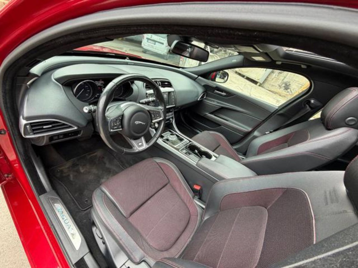 Jaguar XE 2.0 D Turbo 180CV aut. R-Sport (11)