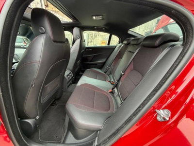Jaguar XE 2.0 D Turbo 180CV aut. R-Sport (15)