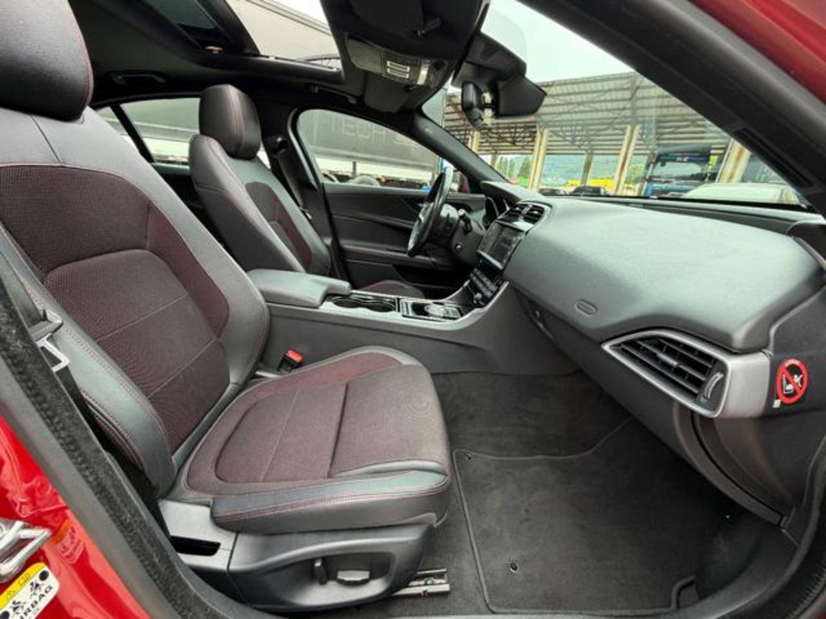 Jaguar XE 2.0 D Turbo 180CV aut. R-Sport (18)