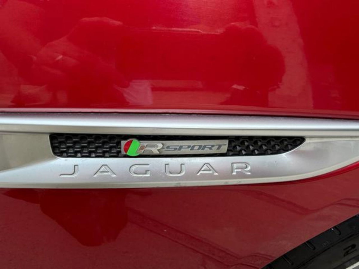 Jaguar XE 2.0 D Turbo 180CV aut. R-Sport (20)